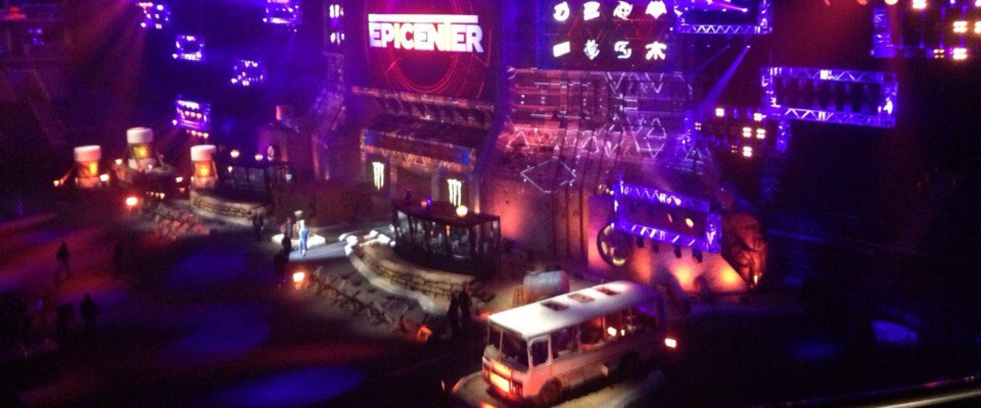 Látványos show műsorral indult az Epicenter rájátszása - KÉPEK